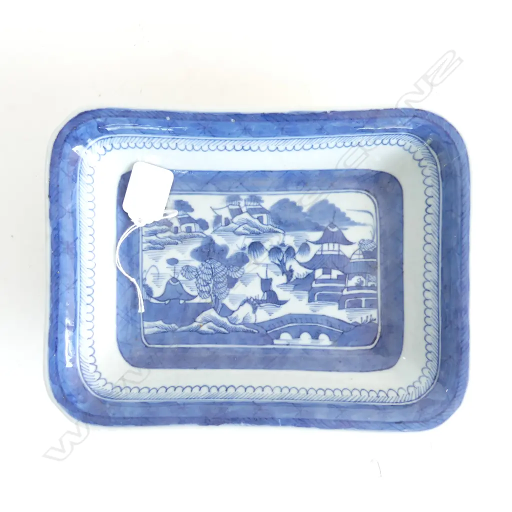 OBLONG CHINESE B/WHITE DISH L230MM Image 1++