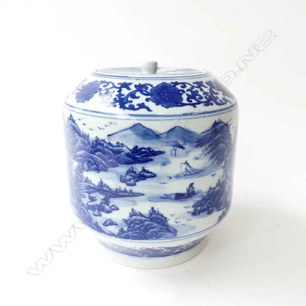 CHINESE B/W LIDDED CONTAINER H.200mm Image 1++