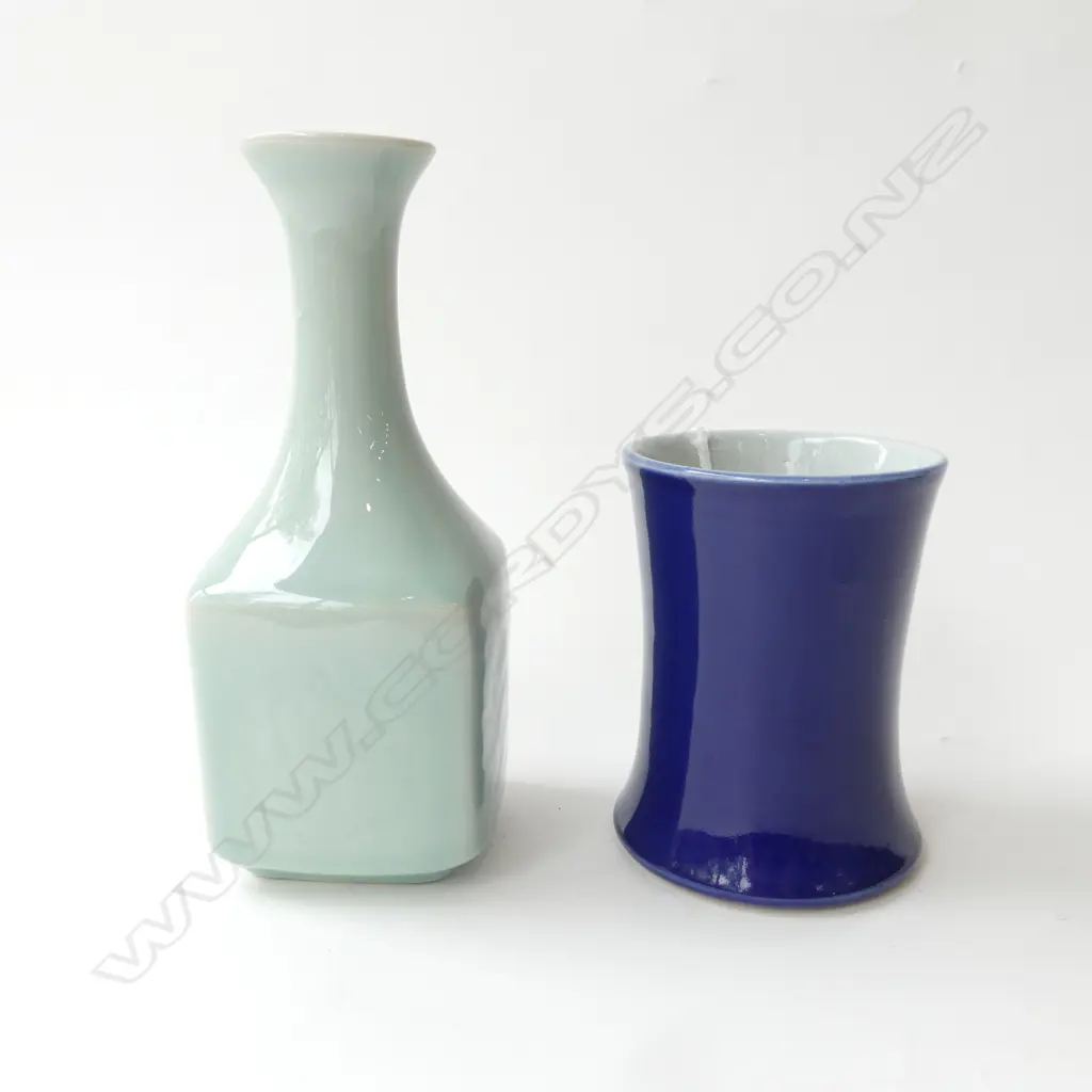 CHINESE BLUE GLAZED BRUSH POT H.120mm + CELADON VASE H.200mm Image 1++