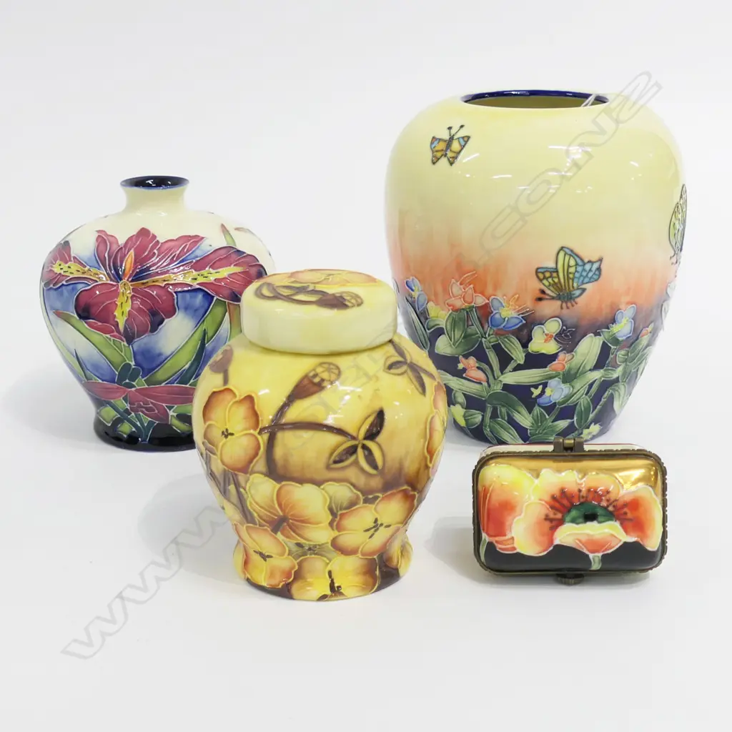 4 PCES OLD TUPTON WARE; 3 VASES H.140mm + CASE, 3 boxed Image 1++