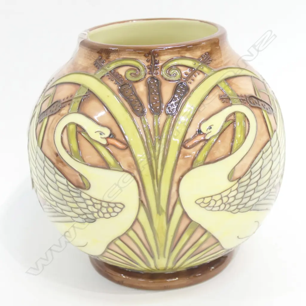 TUPTON WARE VASE; ART NOUVEAU SWAN DECORATION H.160mm Image 1++