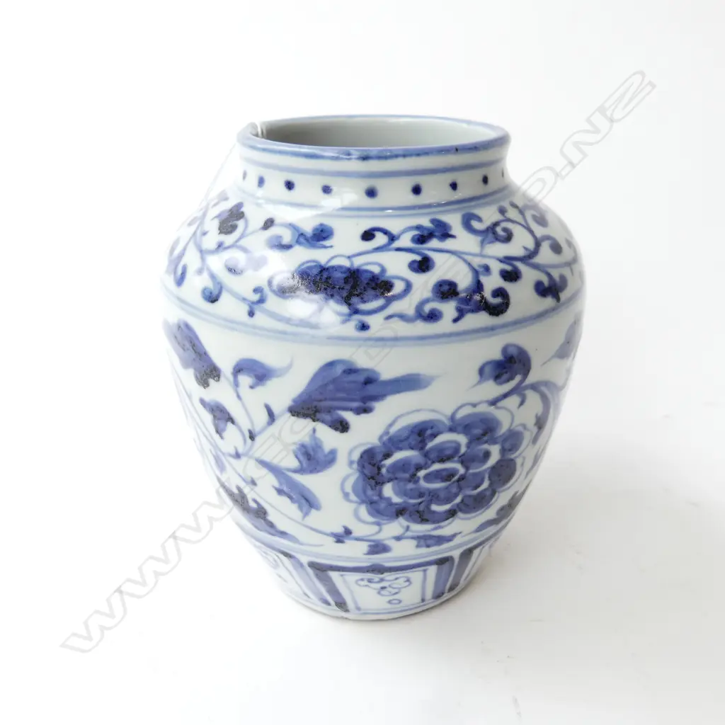 ORIENTAL B/W VASE H.145mm Image 1++