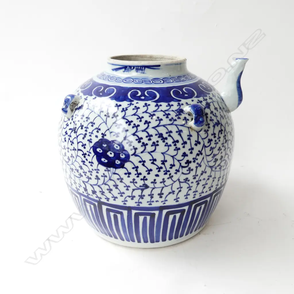 CHINESE B/W VASE w. SPOUT H.235mm Image 1++