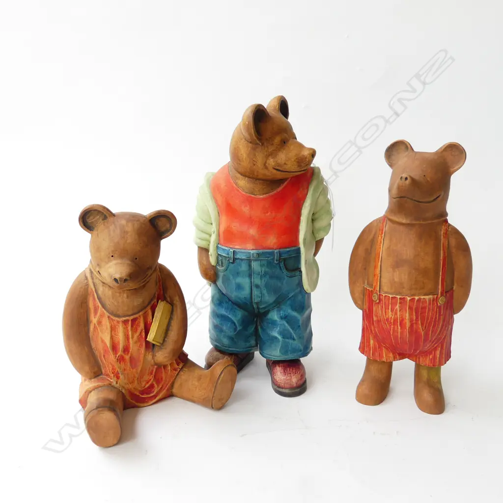 THREE CERAMIC BRYAN JONES BEARS; FATHER BEAR & TWO CHILDREN, H.280mm (tallest) Image 1++