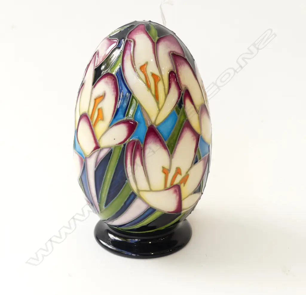MOORCROFT 'SPRING CROCUS' EGG, 2007 H.110mm Image 1++