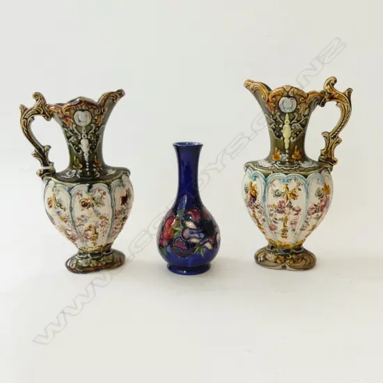 MOORCROFT BLUE VASE H.150mm + 2 JUGS H.215mm