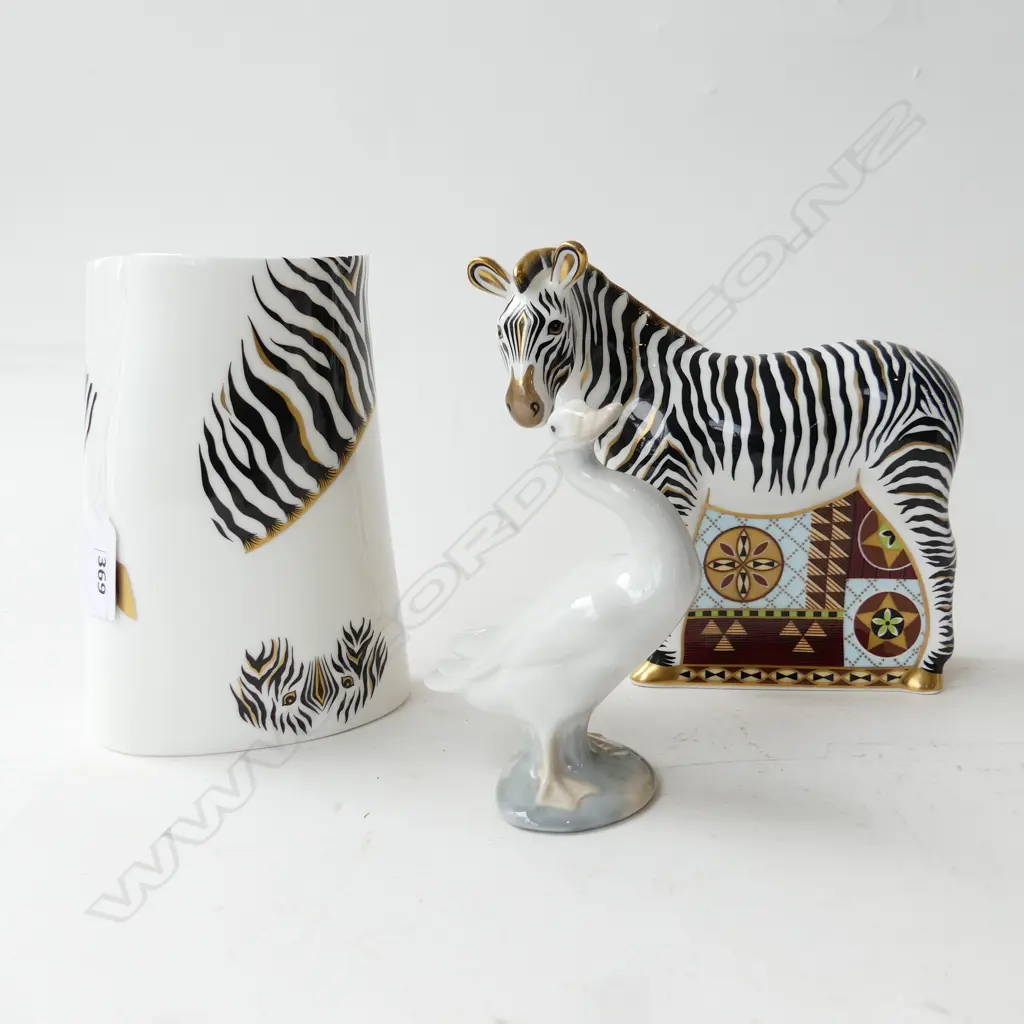 ROYAL CROWN DERBY ZEBRA PAPERWEIGHT H.160mm + VASE & LLADRO GOOSE Image 1++