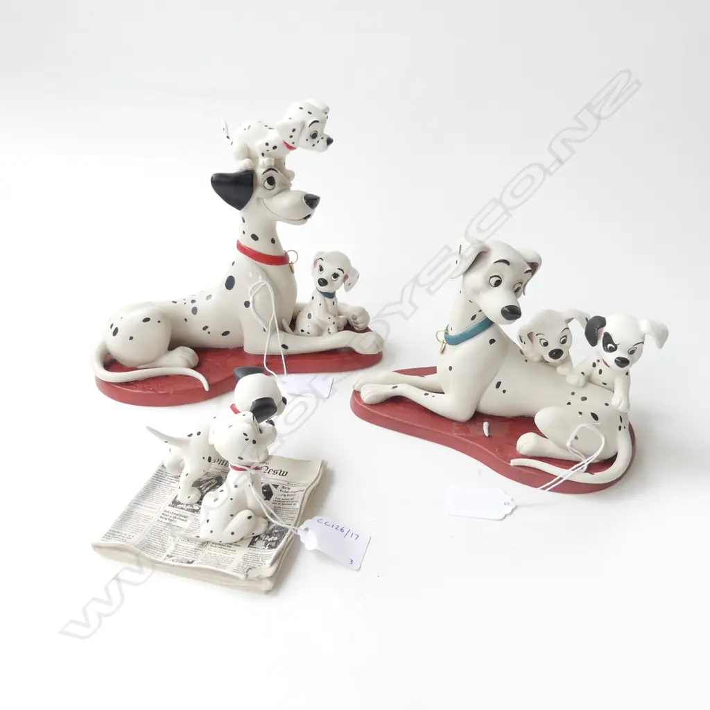 3 CLASSICS COLLECTION WALT DISNEY CHINA ORNS BOXED DALMATIONS ONE HAS CHIPPED TAIL L190MM LONGEST Image 1++