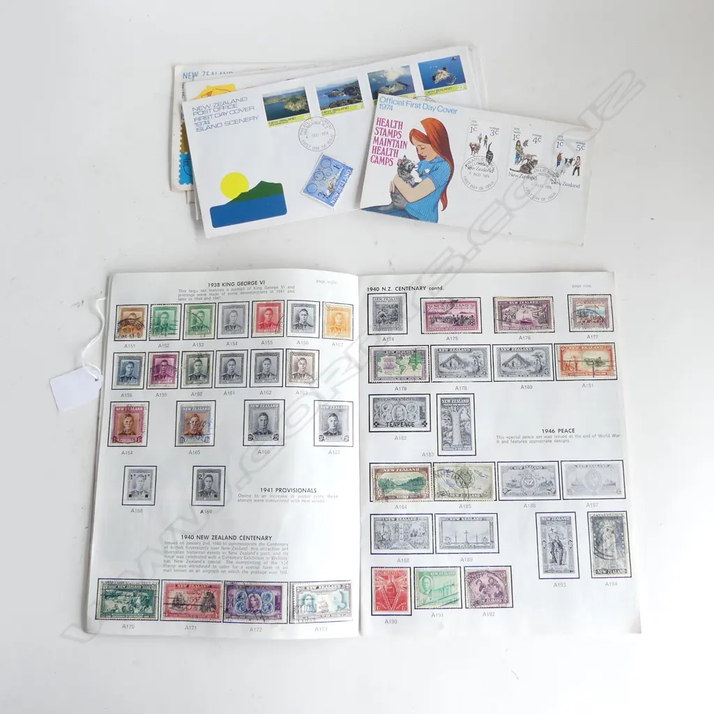 NZ VINTAGE STAMP ALBUM CONTAINS 3 SIDE FACED QUEENS ETC Image 1++