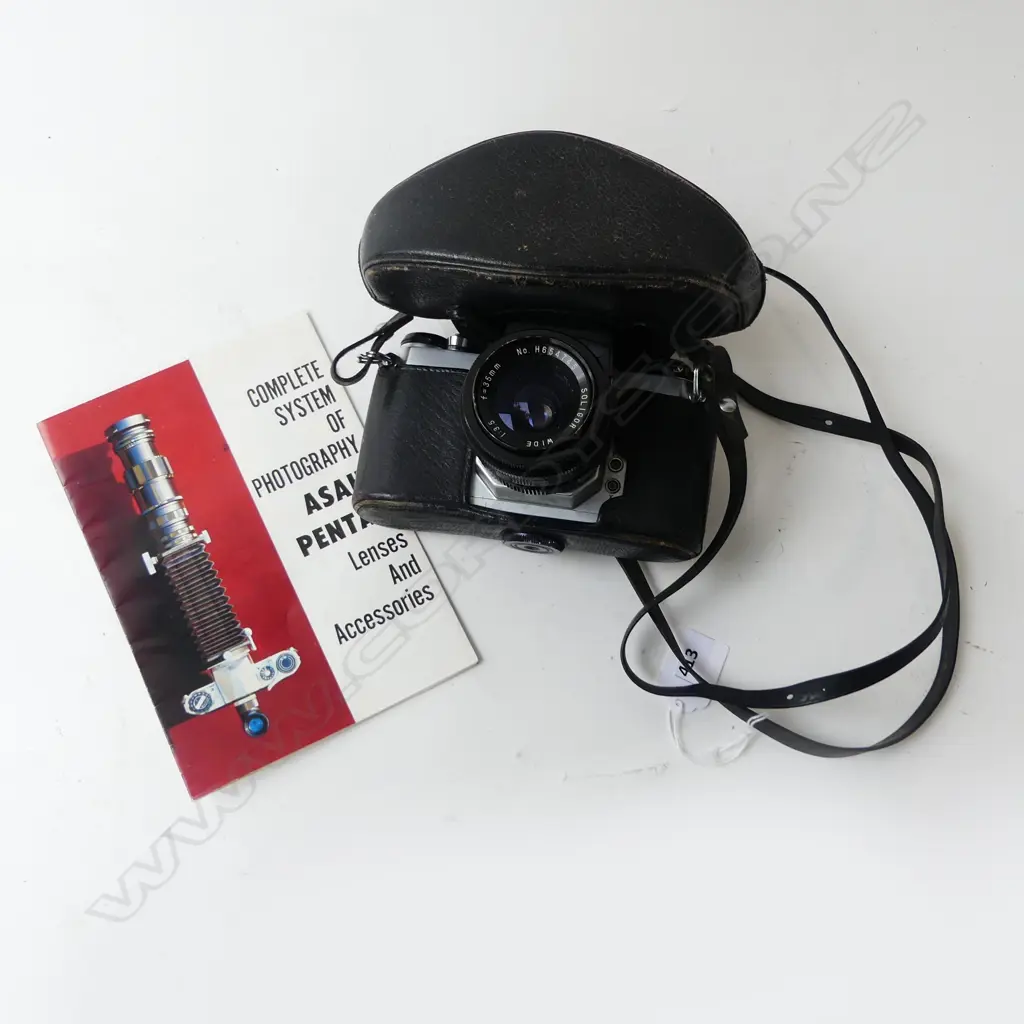 VINTAGE CASED ASAHI PENTAX CAMERA Image 1++