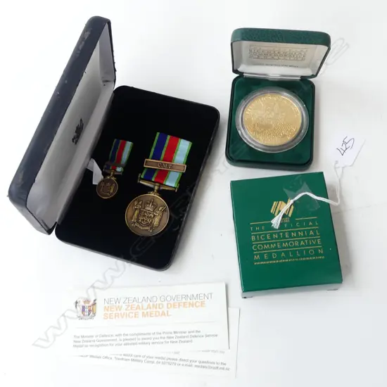NZ BOXED DEFENCE MEDAL SET & AUSTRALIAN BICENTENIAL MEDALLION