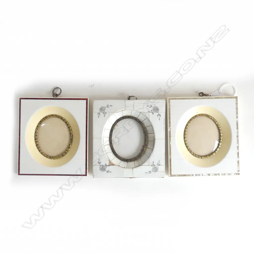 3 VINTAGE IVORY FRAMES (1 WITH FAULTS) Image 1++