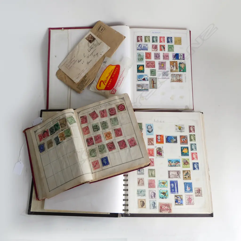 3 VINTAGE WORLD STAMP ALBUMS Image 1++