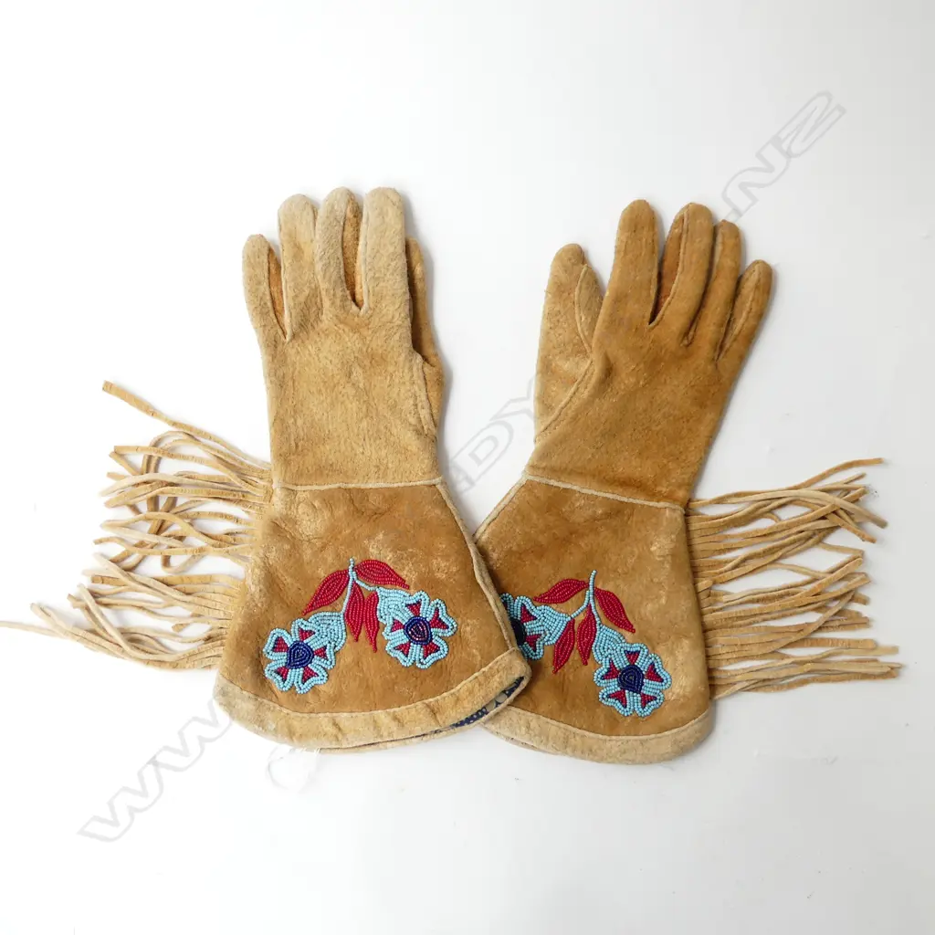 Pr of Vintage Navajo gloves with beaded decoration Image 1++