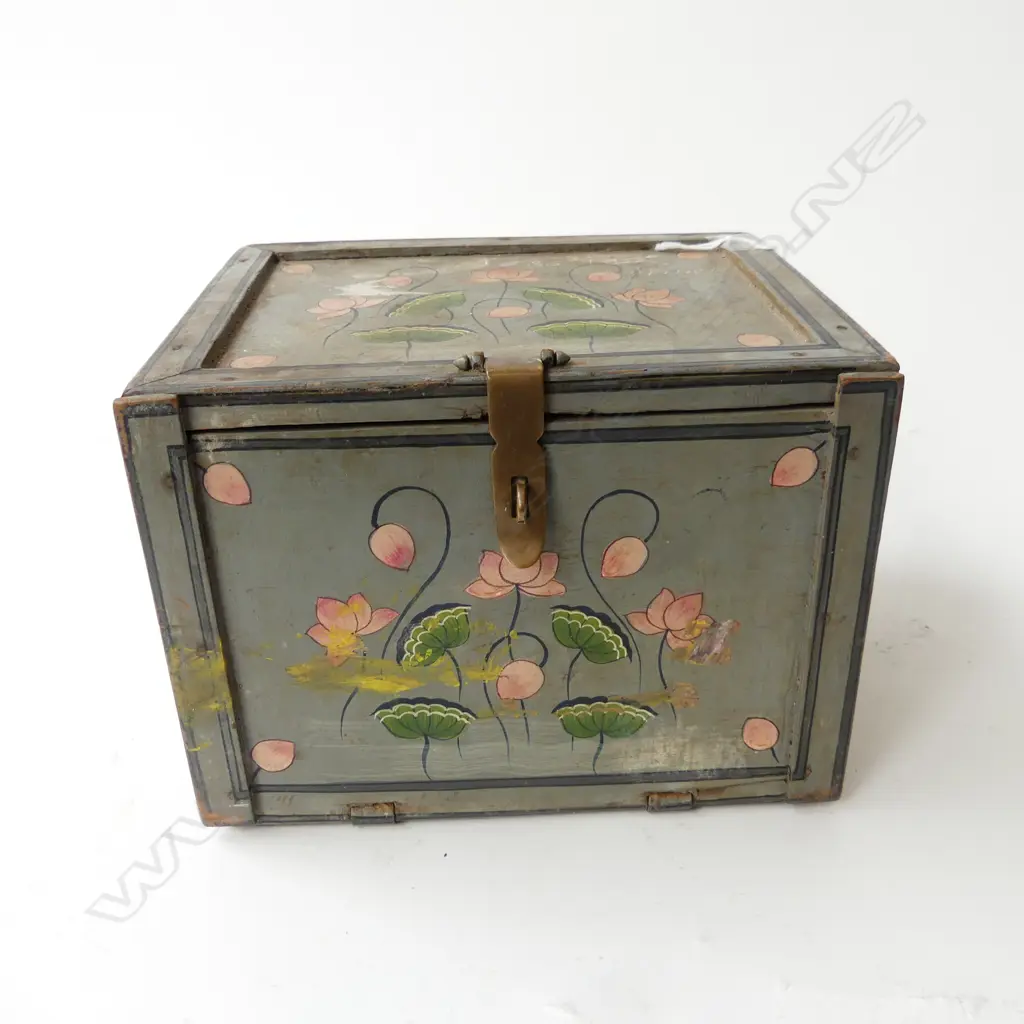 SMALL EASTERN LOTUS PAINTED CASH BOX H139 L180MM Image 1++