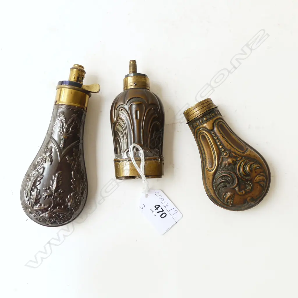 3 ANTIQUE POWDER FLASKS; ORNATE DESIGN L.130mm Image 1++