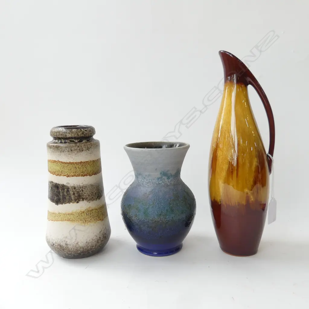 3 RETRO CERAMICS; JUG H.280mm, 2 VASES Image 1++