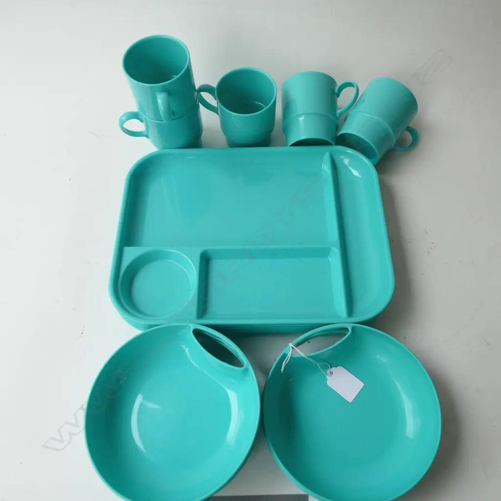 PLASTIC PICNIC SETTING Image 1++