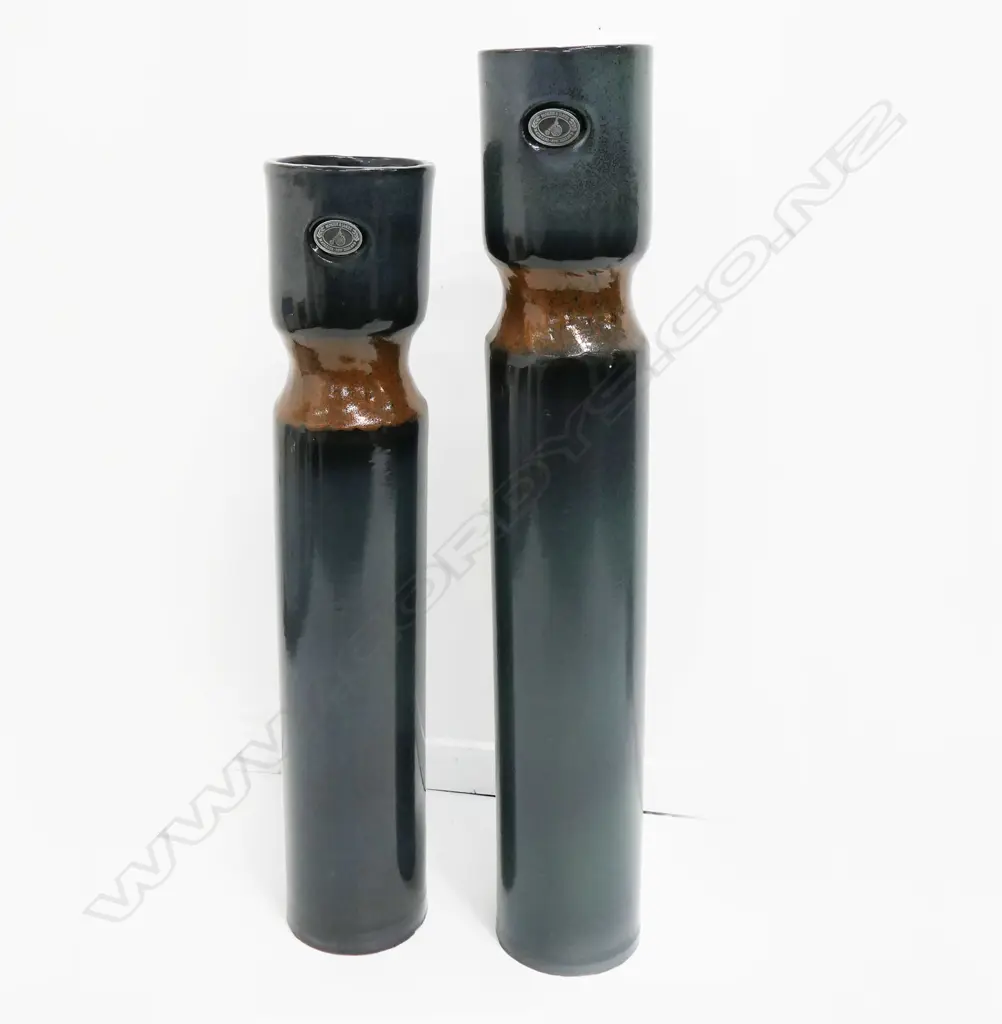 2 TALL MORRIS & JAMES POTS H.840mm Image 1++