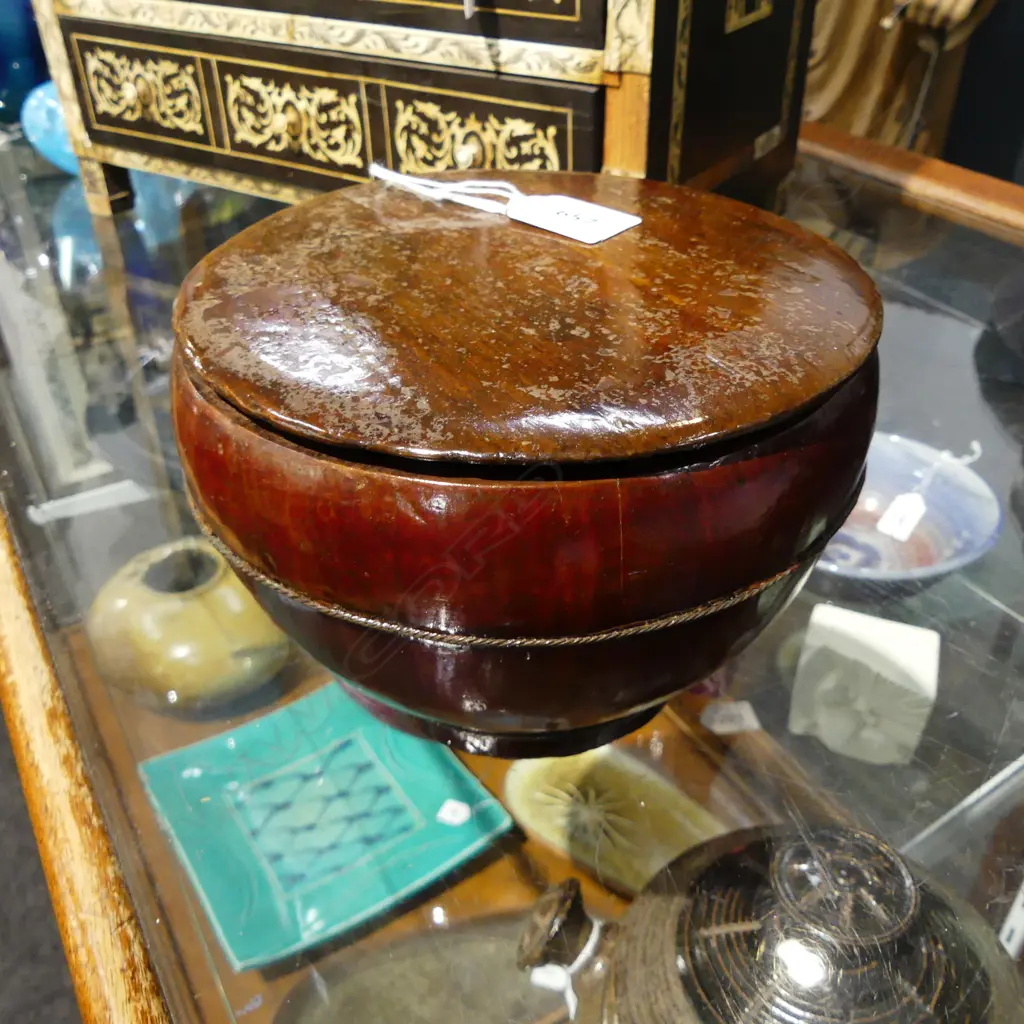 CHINESE LACQUER LIDDED CONTAINER 180mm dia Image 1++