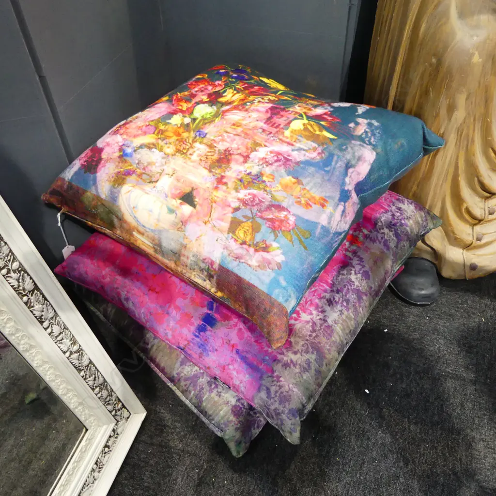 3 LG CUSHIONS, PINK TONES 530x530mm Image 1++
