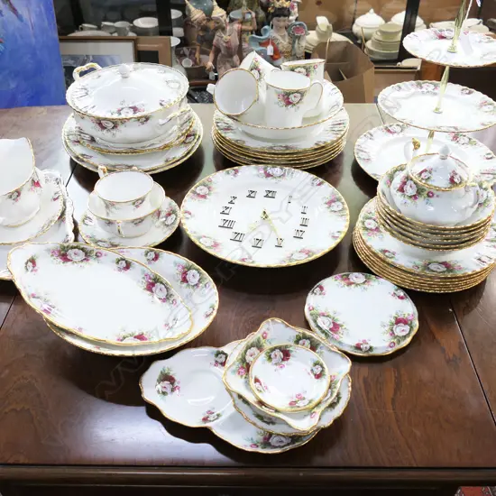 LG ROYAL ALBERT 'CELEBRATION' PART DINNER SET INCL. 6 DINNER PLATES 260mm dia ETC