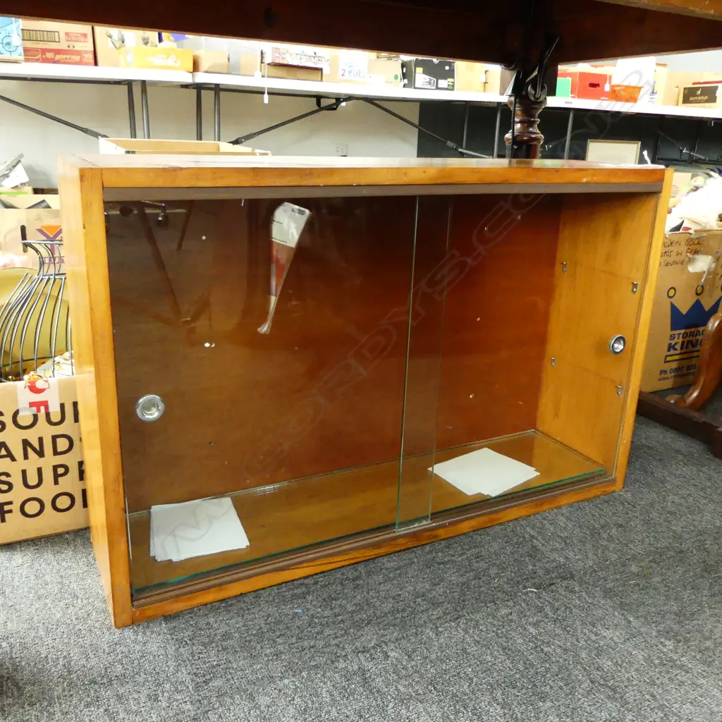 CABINET w. 2 SLIDING GLASS DOORS 800x210x510mm Image 1++