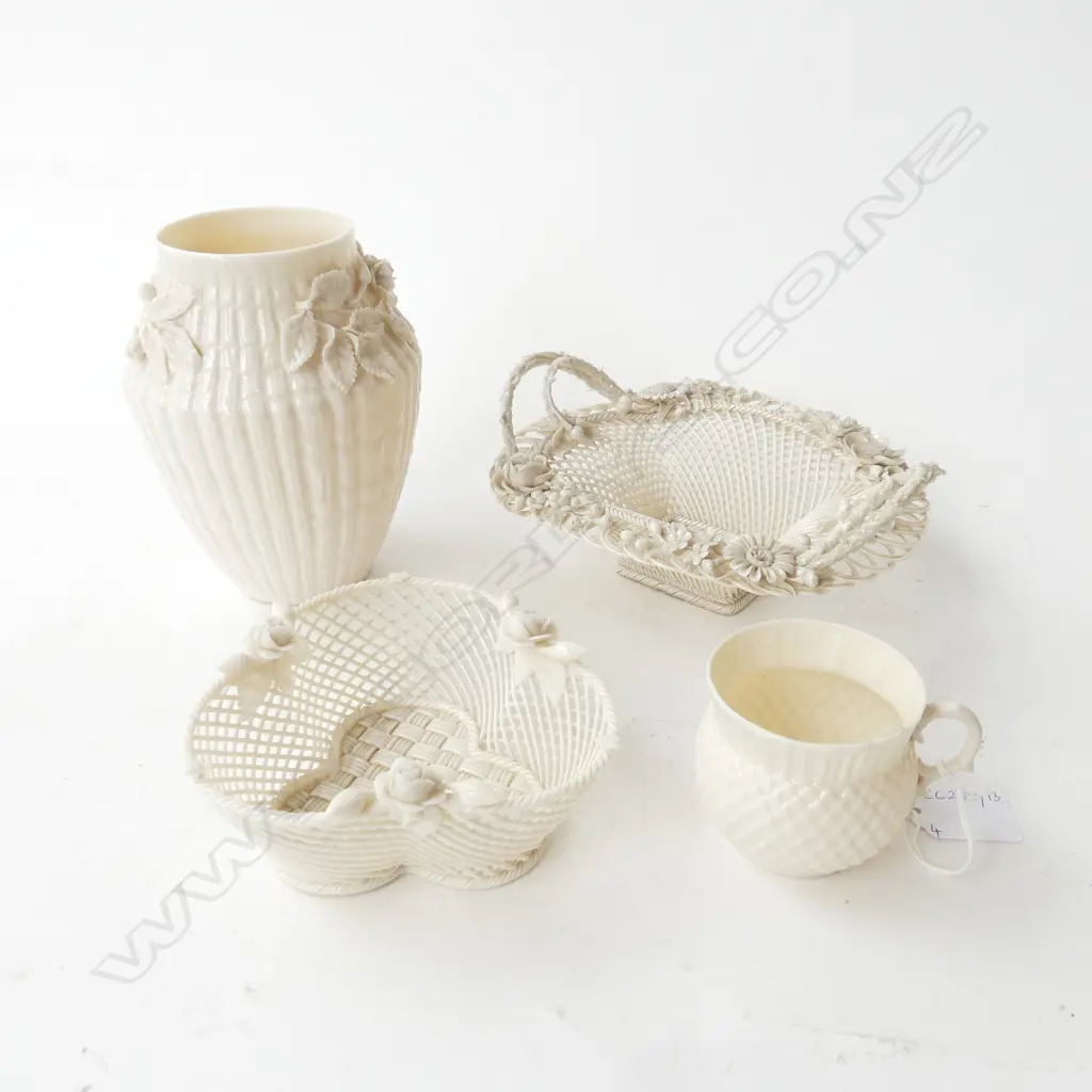 4 PCES BELLEEK; 2 BASKETS, CUP & VASE H.155mm Image 1++