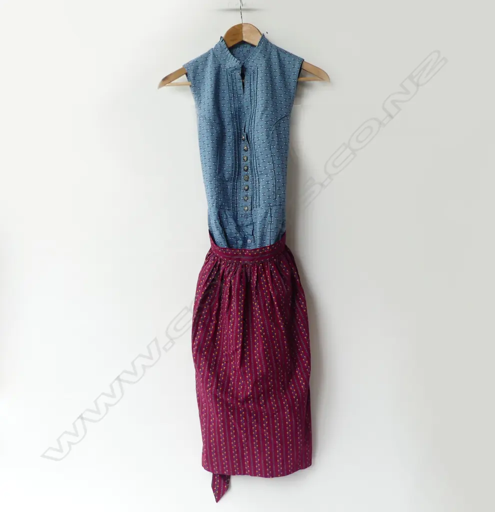 TRADITIONAL TYROLEAN DRESS, MEDIUM SIZE Image 1++