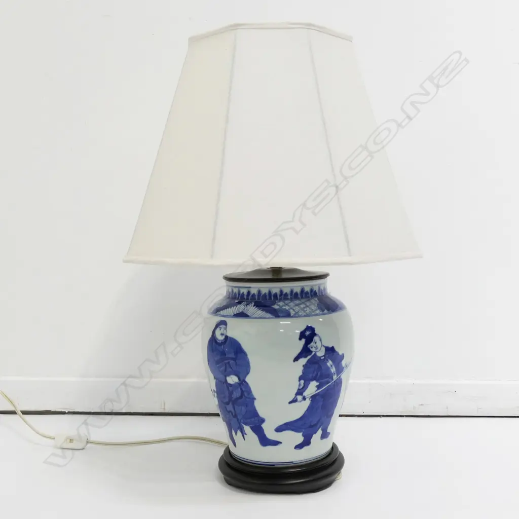 LAMP WITH CHINESE BLUE & WHITE VASE BASE, H.620mm Image 1++