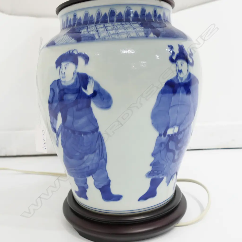 LAMP WITH CHINESE BLUE & WHITE VASE BASE, H.620mm Image 1++