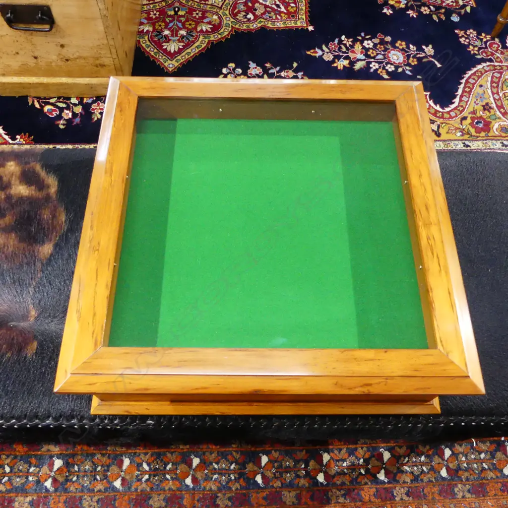 MOTTLE KAURI DISPLAY CABINET 500x500x180mm Image 1++