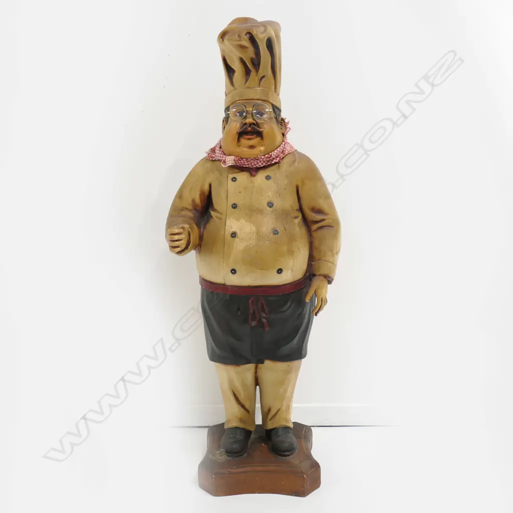 LG RESIN CHEF FIGURE H.1100mm, hand w. minor fault Image 1++