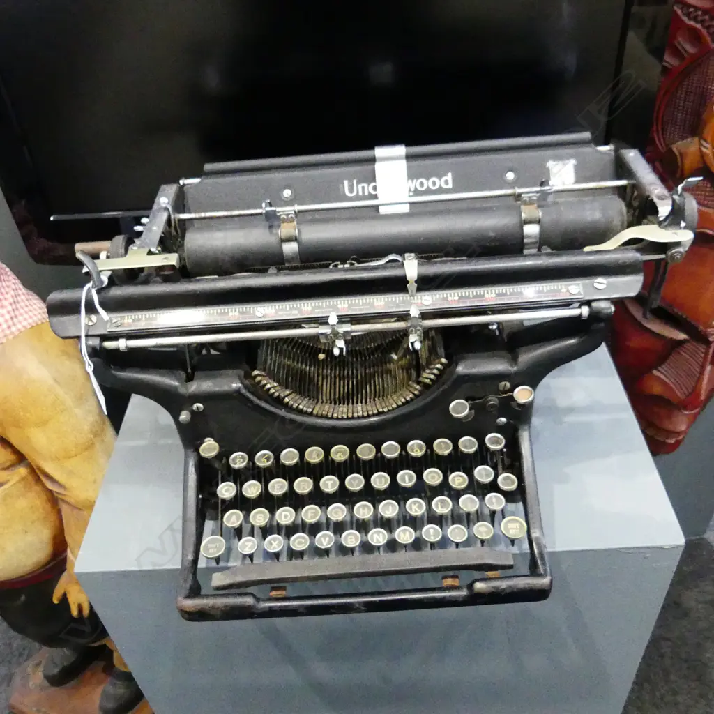 VINTAGE UNDERWOOD USA TYPEWRITER H235mm Image 1++