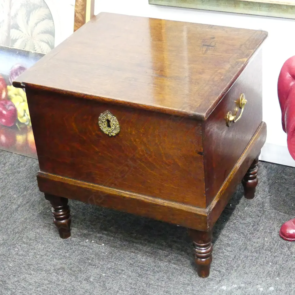 VICTORIAN OAK COMMODE ON TURNED FEET 435x385x435mm Image 1++