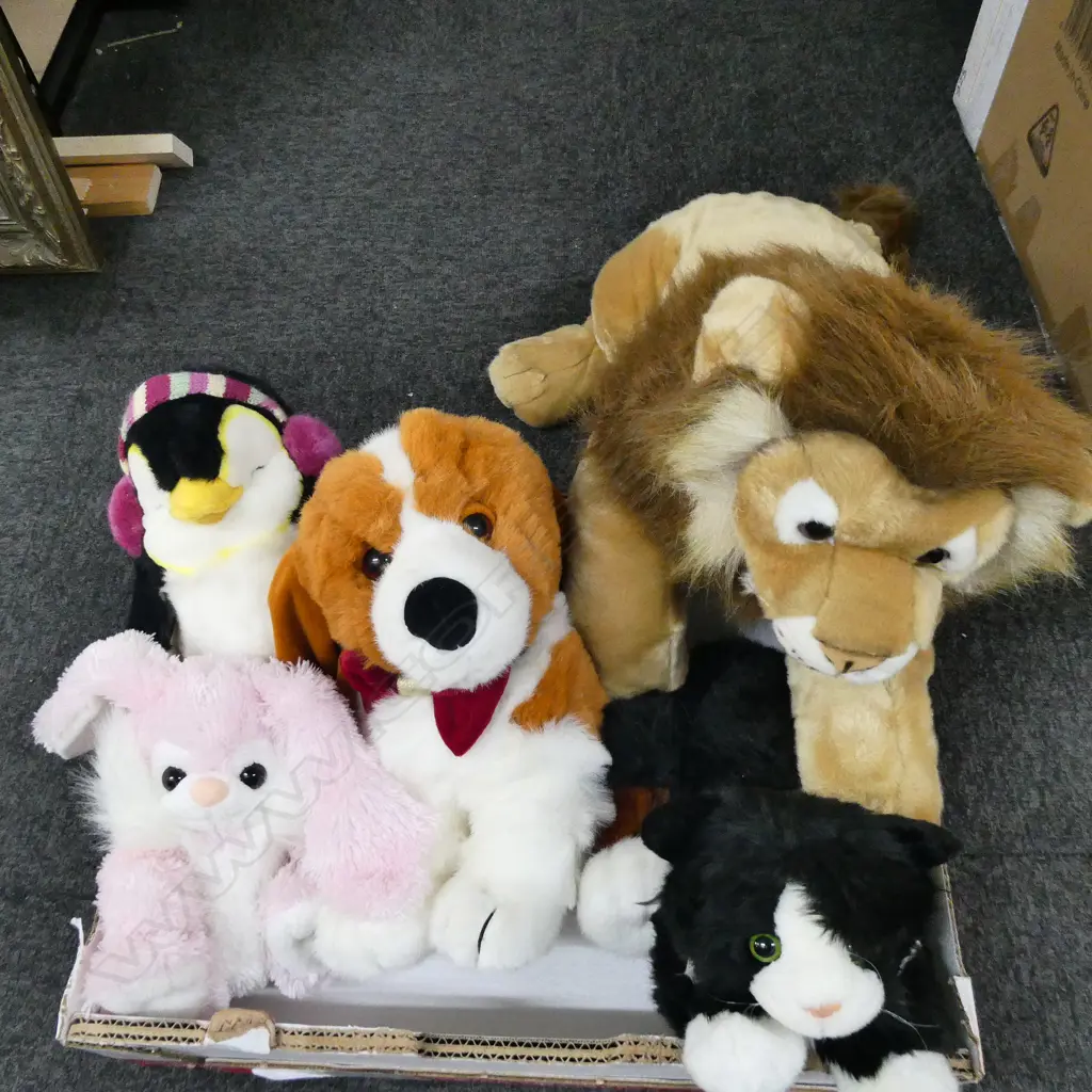 COLLECTION OF 5 SOFT TOYS LION ETC Image 1++