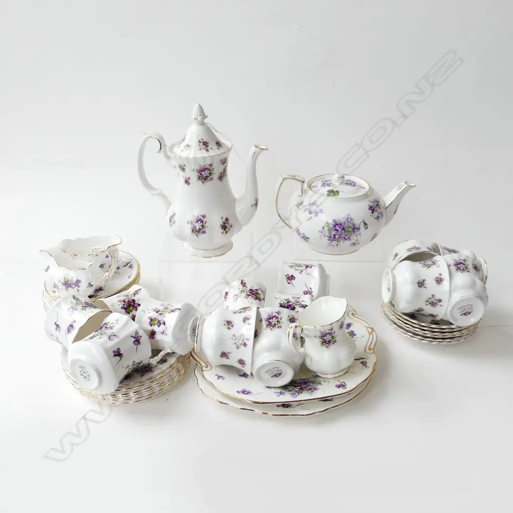 LG ROYAL DOULTON 'SWEET VIOLETS' TEA / COFFEE SET Image 1++