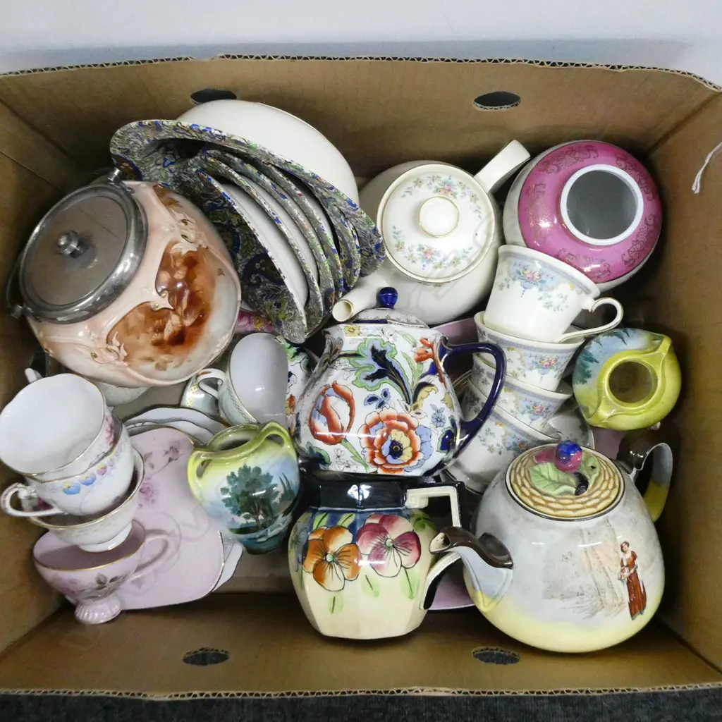 COLLECTION ENGLISH CHINA INCLDS; SHELLEY BLUE PAISLEY, WORCESTER BUSCUIT BARREL, ROYAL DOULTON & ROYAL ALBERT CHINA Image 1++