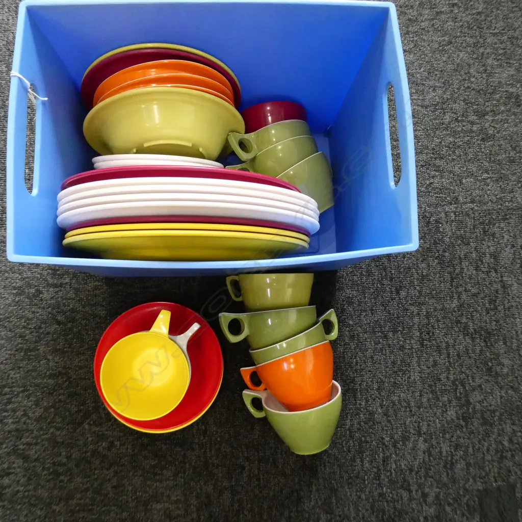 PLASTIC PICNIC SETTING Image 1++