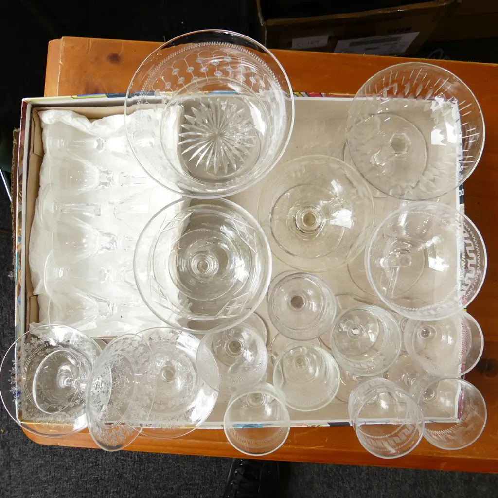 SIX WATERFORD LIQUEUR GLASSES & COLLECTION ANTIQUE HAND ETCHED GLASS Image 1++