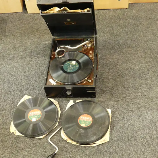 PORTABLE RECORD PLAYER + RECORDS