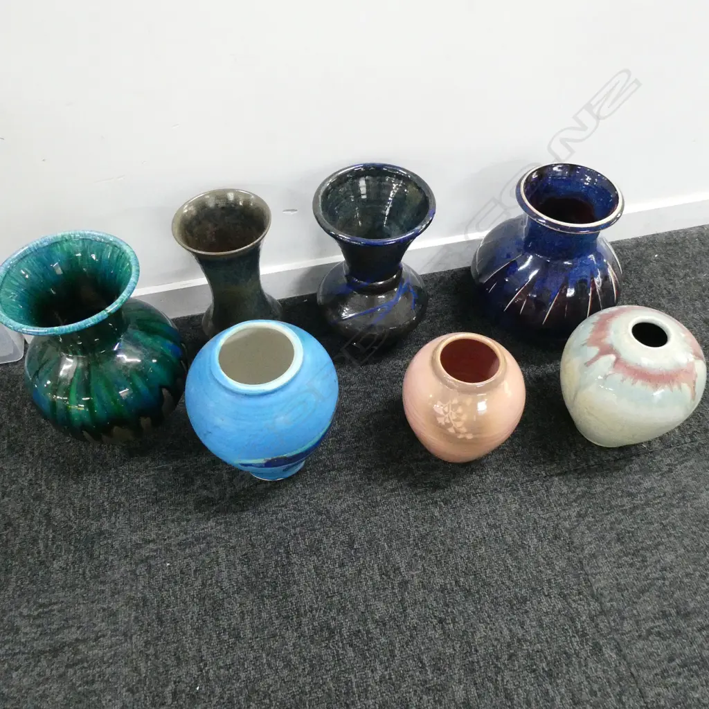 COLLECTION OF NZ STUDIO POTTERY VASES Image 1++