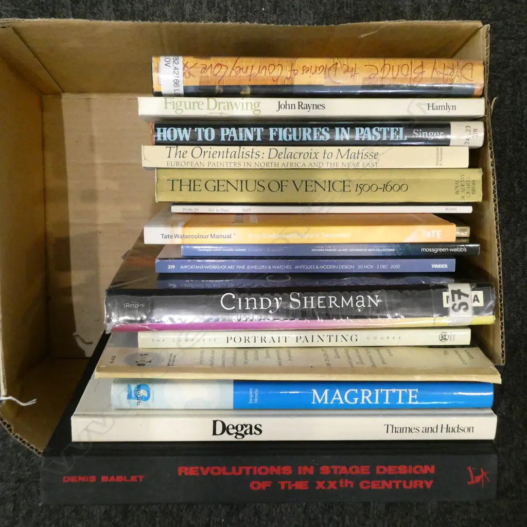 ASST. ART BOOKS Image 1++