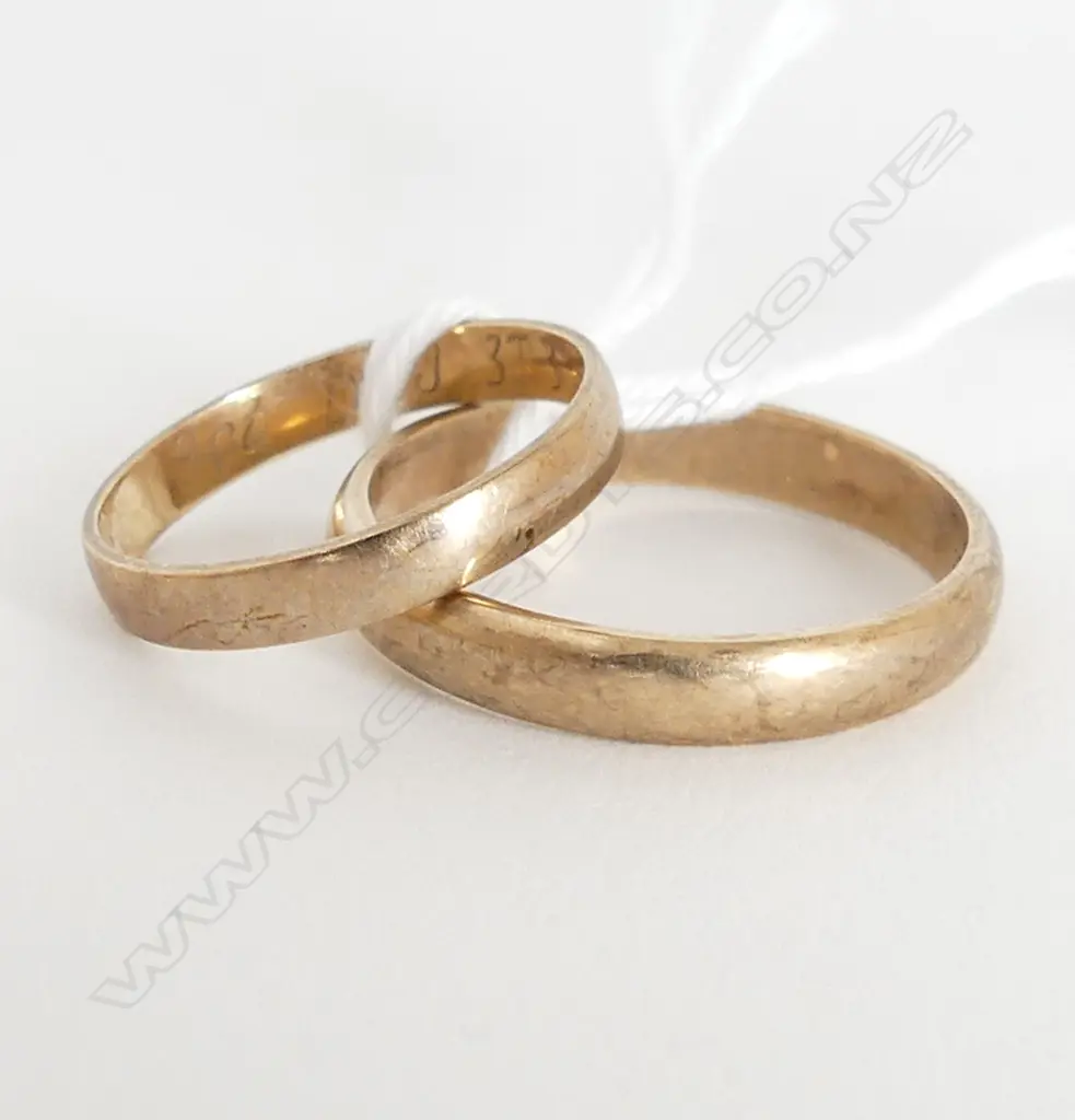 2 9CT WEDDER RINGS 4.3gms SIZE L & S Image 1++