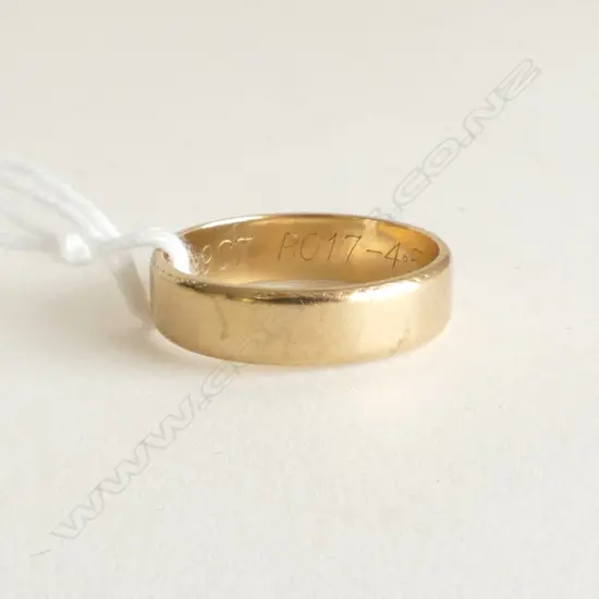 9ct YELLOW GOLD BAND RING 2.27gms SIZE L