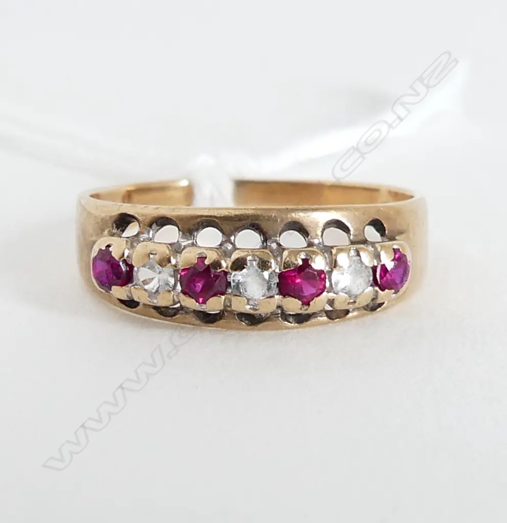 9CT GOLD RED & COLOURLESS GEM SET RING 1.7GMS SIZE L Image 1++