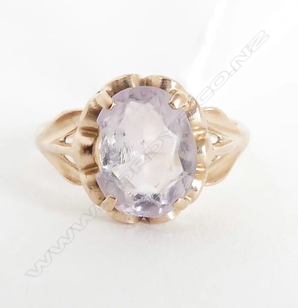 9CT GOLD PALE AMETHYST RING STONE IS DAMAGED 2.7GMS SIZE M Image 1++