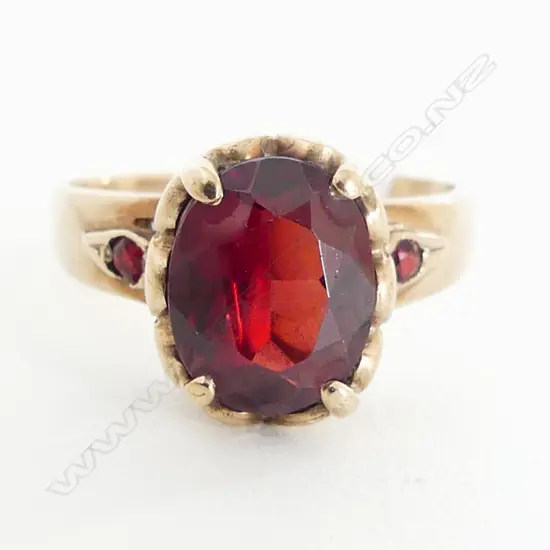 9CT YELLOW GOLD GARNET SET RING 3.8GMS SIZE O 1/2