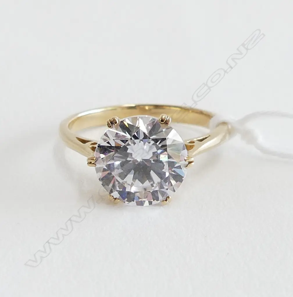 9ct YELLOW GOLD & LGE CZ STONE RING 3.36gms SIZE P Image 1++
