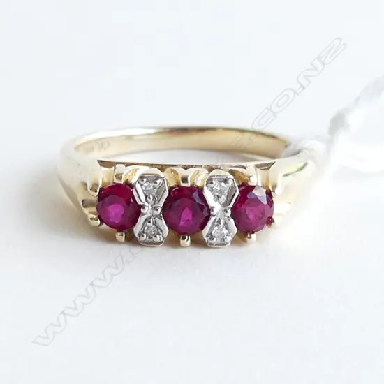 10CT CREATED RUBIES AND DIAMOND RING, 2.8gms SIZEO 1/2